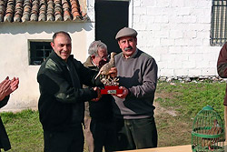  Maximiliano Campos recibe el trofeo que le acredita como Campeón Provincial de Reclamo en Ciudad Real.