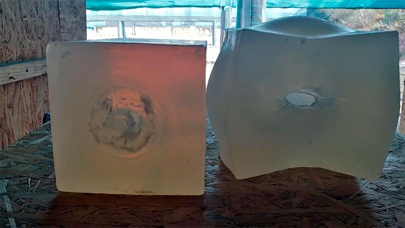   Proyectiles de cobre vs plomo Efecto de la munición Barnes VOR-TX de cobre sobre bloques jabón balístico a 50 m. Vista Frontal
