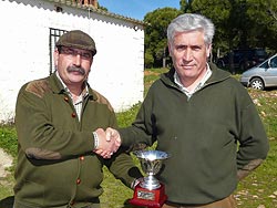  Domingo Ródenas, recibiendo el trofeo como subcampeón de Castilla-La Mancha, hace unas semanas.