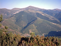  Vista de la Sierra de la Demanda. Al fondo, el monte San Lorenzo.