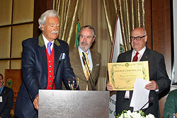  El marqués de Valdueza recibe un premio por su trayectoria en el CIC.