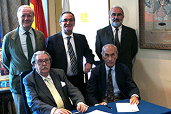  De pie, de izquierda a derecha, Guillermo Reparaz, Santiago Segovia Pérez y José María Pacheco. Sentados, José Luis Domínguez y César Fernández de la Peña.