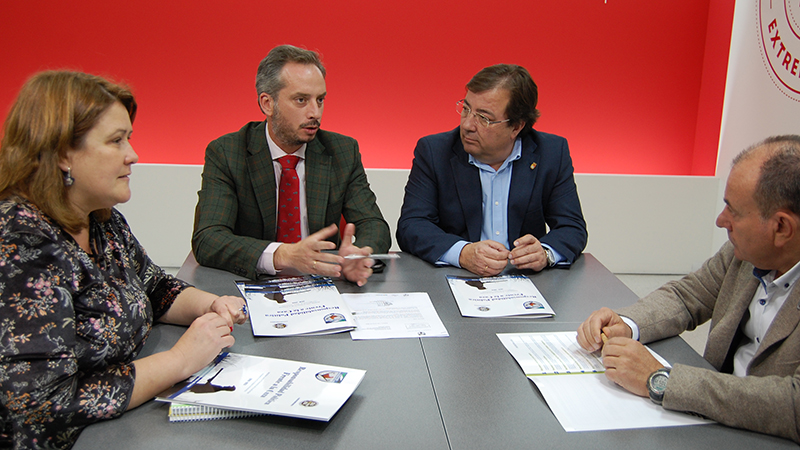  El PSOE firma el Decálogo por la Caza