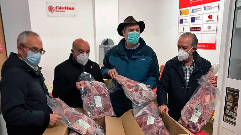  Cazadores entregan carne de jabalí