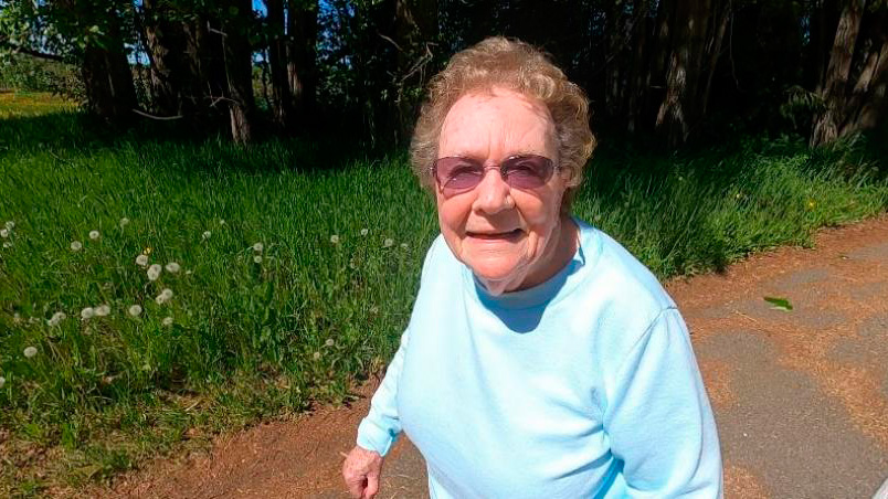  La mujer de 82 años que sobrevivió al ataque de un alce