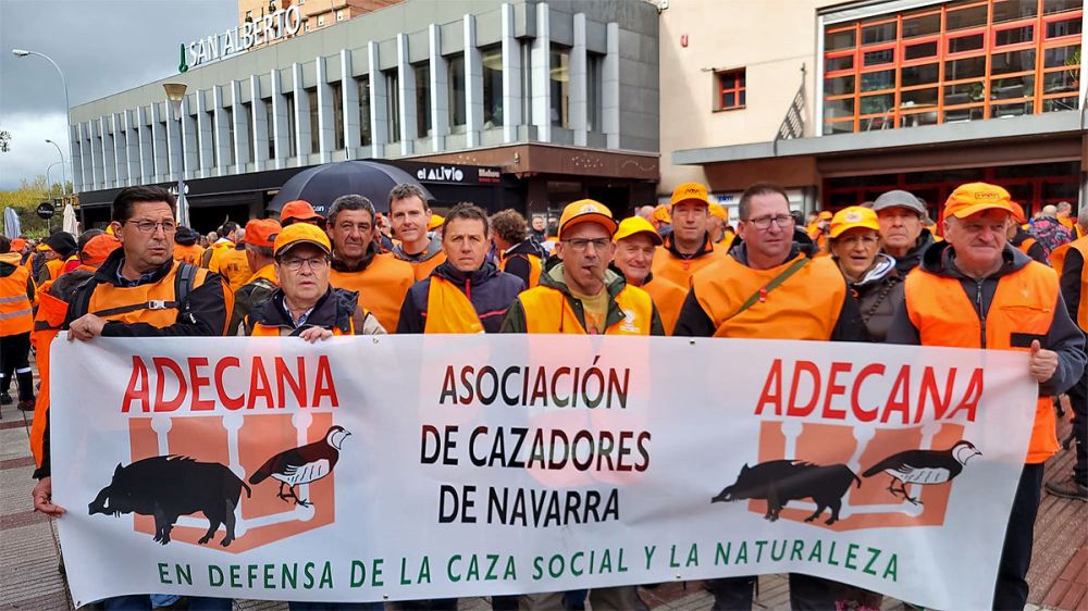ADECANA estuvo en la manifestación en Pamplona a favor de la caza y el mundo rural