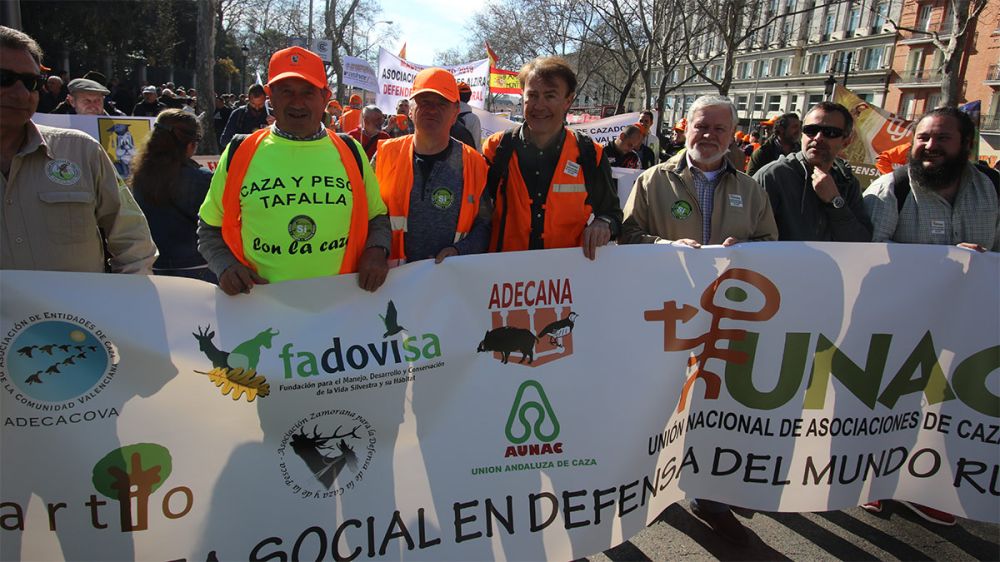 El mundo rural se une  para defender el campo y la caza: Macromanifestacion en Madrid para el 14 de mayo