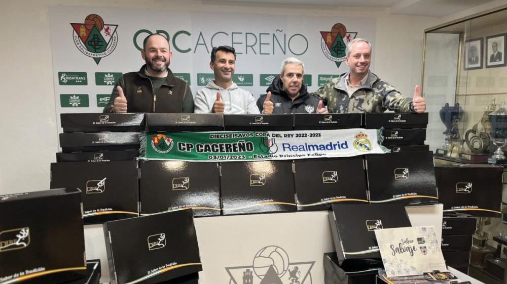 Cárnicas DIBE y FEDEXCAZA obsequian con un centenar de lotes de productos cárnicos a los jugadores de Real Madrid y Cacereño