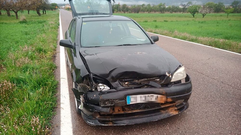 Un jabalí provoca un grave accidente en Castellón y deja el coche destrozado