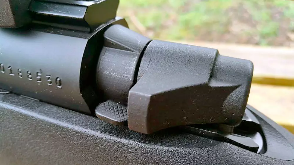   Rifle Mossberg Patriot Botón liberación cerrojo