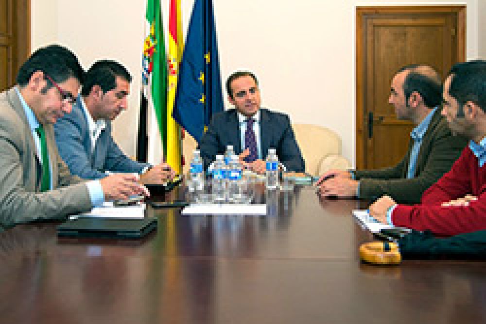 JUVENEX se reúne con el Gobierno de Extremadura